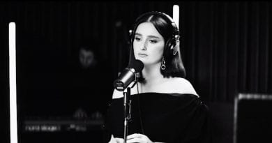 BANKS - If We Were Made Of Water - Live And Stripped